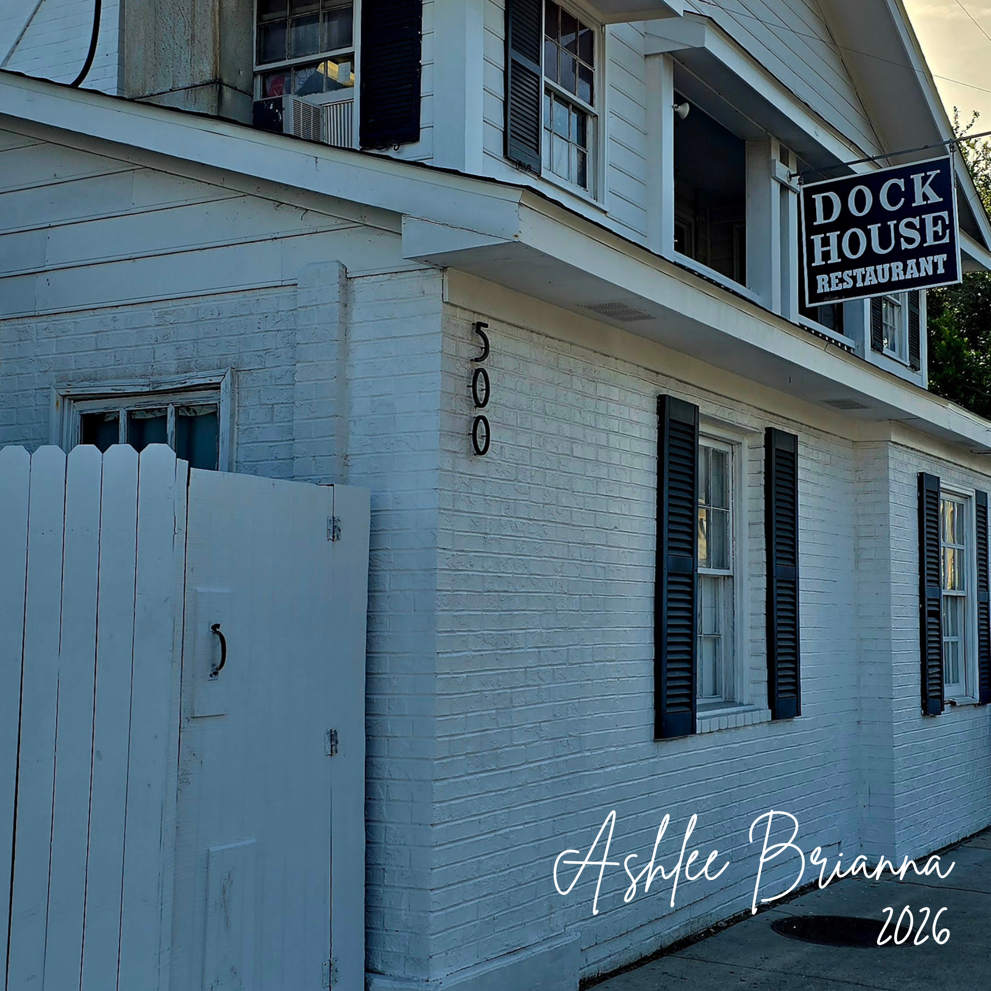 DOCK HOUSE